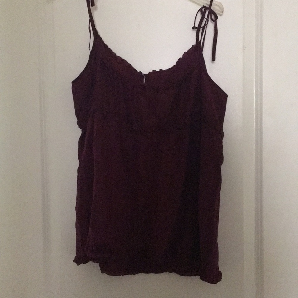 Cute burgundy Gap tank